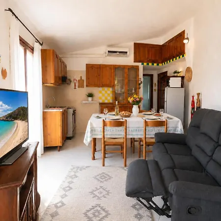 דירה Piazzetta Dei Pini Two Bedroom 100 M From The באיה סרדיניה